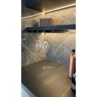 De hogar olvidado a protagonista: cómo darle nueva vida a la chimenea y modernizar el living