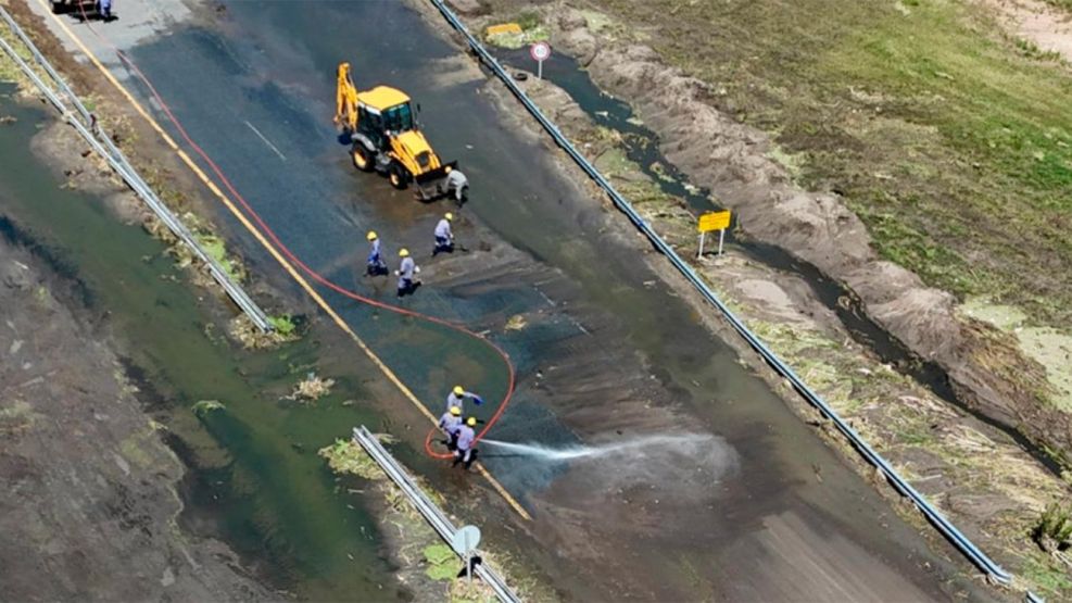 Desborde de caño cloacal en Ruta 11 05012026