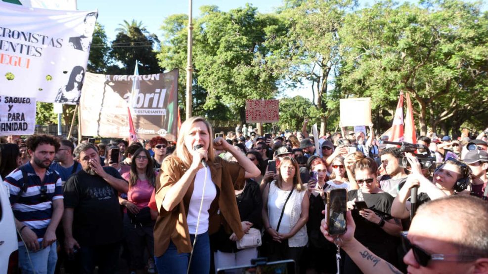 Marcha de las agrupaciónes de izquierda a la embajada de EEUU 20260105