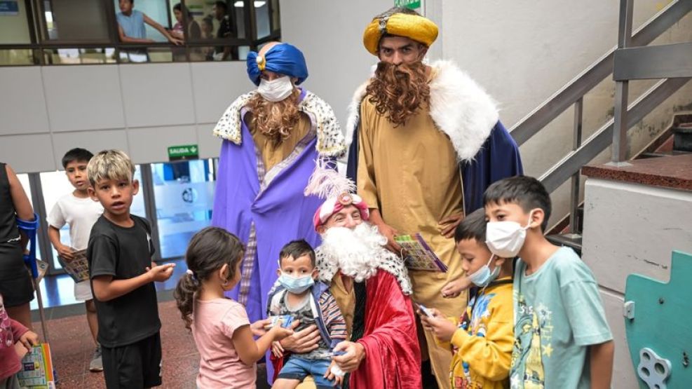Los Reyes Magos visitaron a niñas y niños internados 
