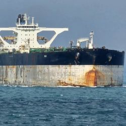 El petrolero Marinera, anteriormente conocido como Bella 1, fue fotografiado en el mar en el Estrecho de Singapur. El ejército estadounidense anunció la incautación de un petrolero con bandera rusa en el Atlántico Norte por violaciones de las sanciones, poniendo fin a una persecución de varias semanas por parte de las fuerzas estadounidenses. La incautación del buque, que evitó ser abordado cerca de Venezuela, fue una operación conjunta entre el Departamento de Seguridad Nacional y personal militar estadounidense, según informó el Comando Europeo de EE. UU., responsable de la región, en una publicación en X. | Foto:Hakon Rimmereid / AFP