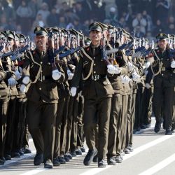 Soldados iraquíes participan en un desfile militar para celebrar el Día del Ejército Iraquí, en Bagdad, Irak. | Foto:Xinhua/Khalil Dawood