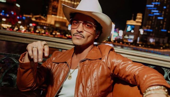 Bruno Mars anunció cuándo lanzará su nuevo sencillo y su próximo álbum "The Romantic"