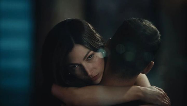 De qué trata "El cuerpo en llamas", la serie protagonizada por Úrsula Corberó que sigue arrasando en Netflix