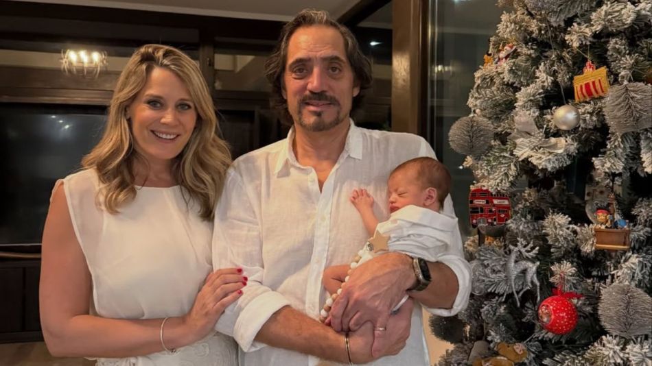 Rocío Marengo y Eduardo Fort junto a su hijo Isidro