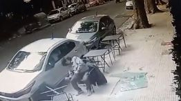 Un vidrio se desprendió desde un balcón y dejó herido a un vecino dentro de un bar