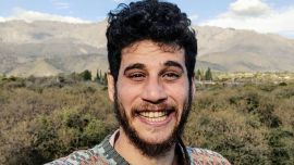 Momo, el hijo de Julián Weich, reveló por qué vive en una casa de barro: “Necesitaba salir del ruido, del consumo constante"