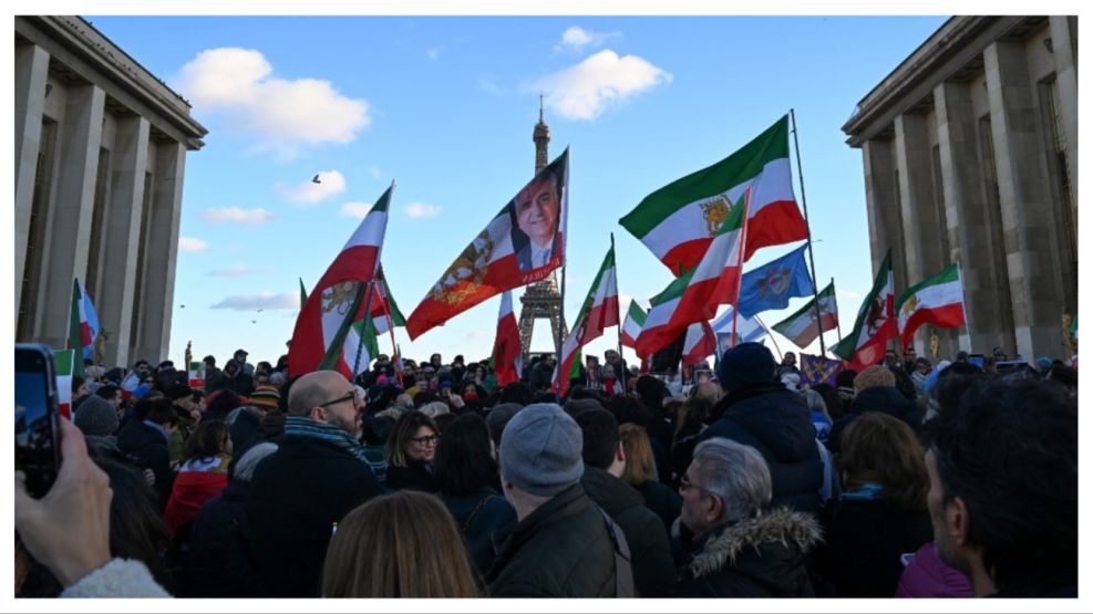 Protesta en París contra la República Islámica