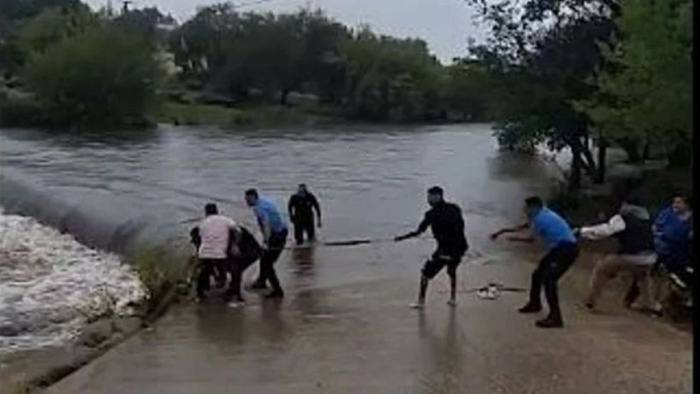 Rescate en el río Los Chorrillos