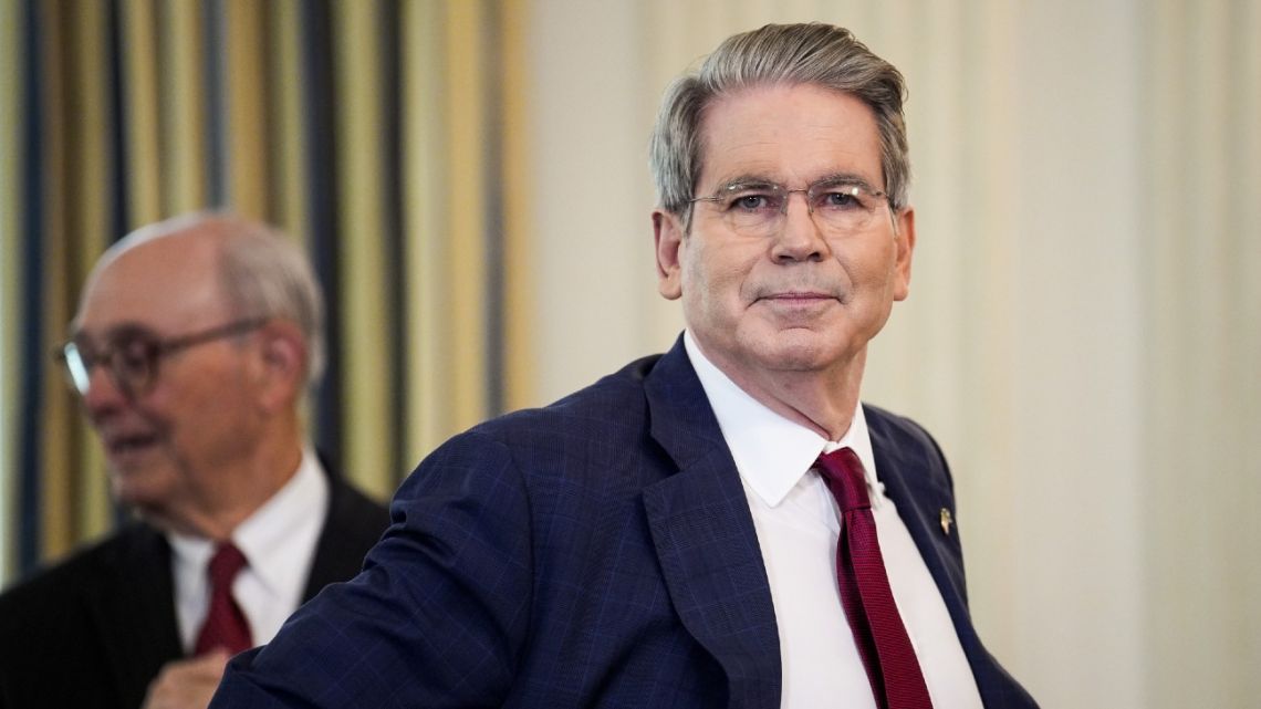 Argentina pays US swap line, bondholders in boost for Milei