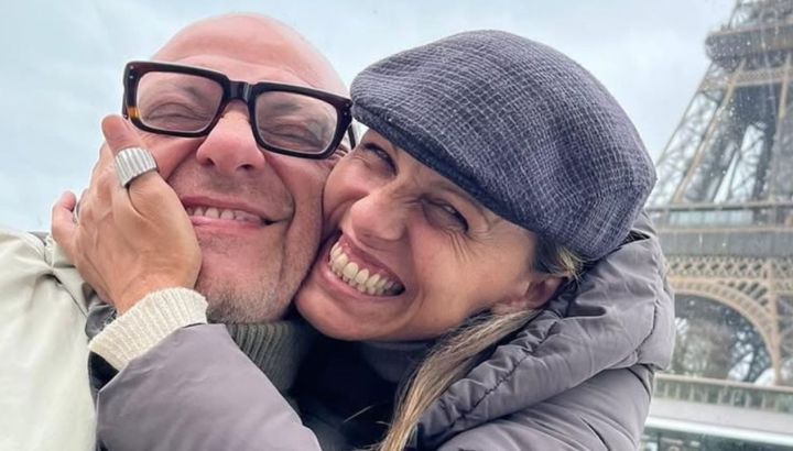 Así es la casa de campo de Denise Dumas y Campi: llena de caballos, rústica y con un lugar especial para su perro