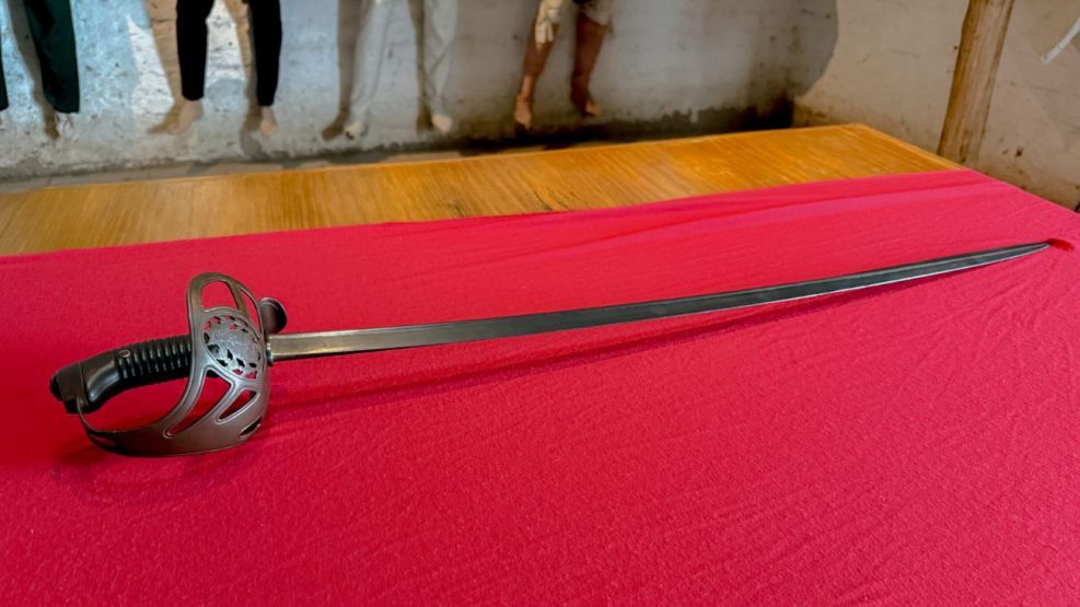 Un hombre de 25 años robó un histórico sable corvo de 1898 del Campo Histórico El Plumerillo, en Las Heras, Mendoza.