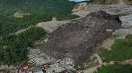 En Filipinas un vertedero de basura colapsó y aplastó a decenas de trabajadores.