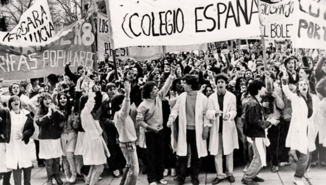 100126_estudiantes_protesta_dictadura_argentina_cedoc_g