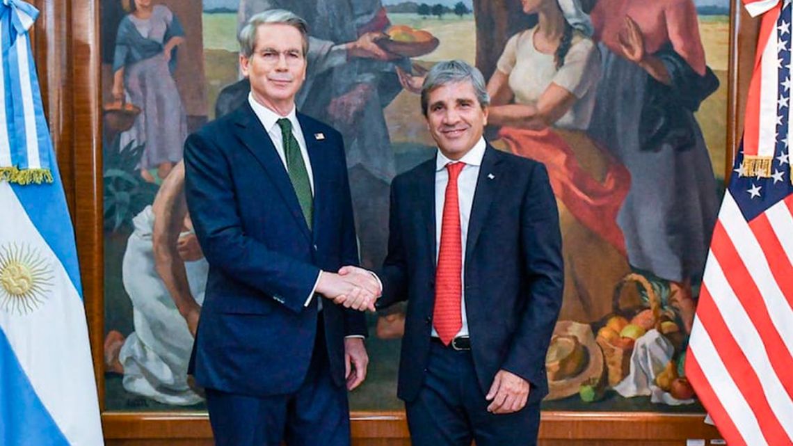 El swap con EE.UU., la bala de plata que Caputo se guarda para despejarle turbulencias a la reelección de Milei