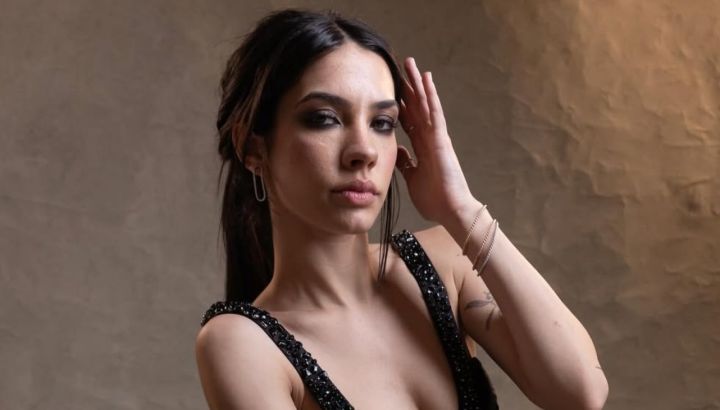 Días de descanso y relax con amigas en la playa: las sensuales fotos de Morena Echarri en microbikini