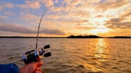 Desde el punto de vista ambiental, el acuerdo también apunta a fortalecer una gestión regional coordinada de los recursos pesqueros, promoviendo la pesca deportiva responsable, el cumplimiento de vedas, tallas mínimas y modalidades permitidas.