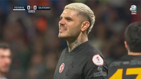 La noche insólita de Icardi: erró dos penales seguidos y Galatasaray ganó con sufrimiento