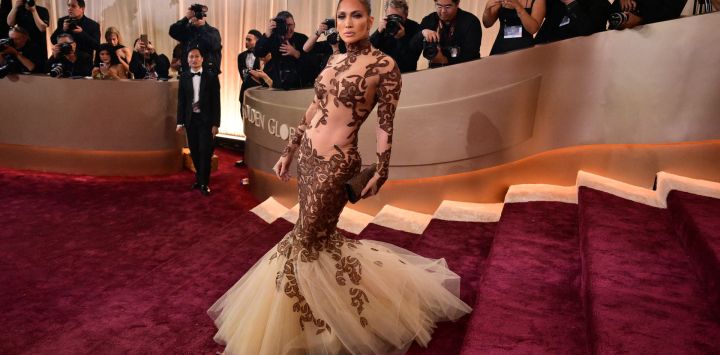 La actriz estadounidense Jennifer Lopez asiste a la 83.ª edición anual de los Premios Globo de Oro en el hotel Beverly Hilton en Beverly Hills, California.
