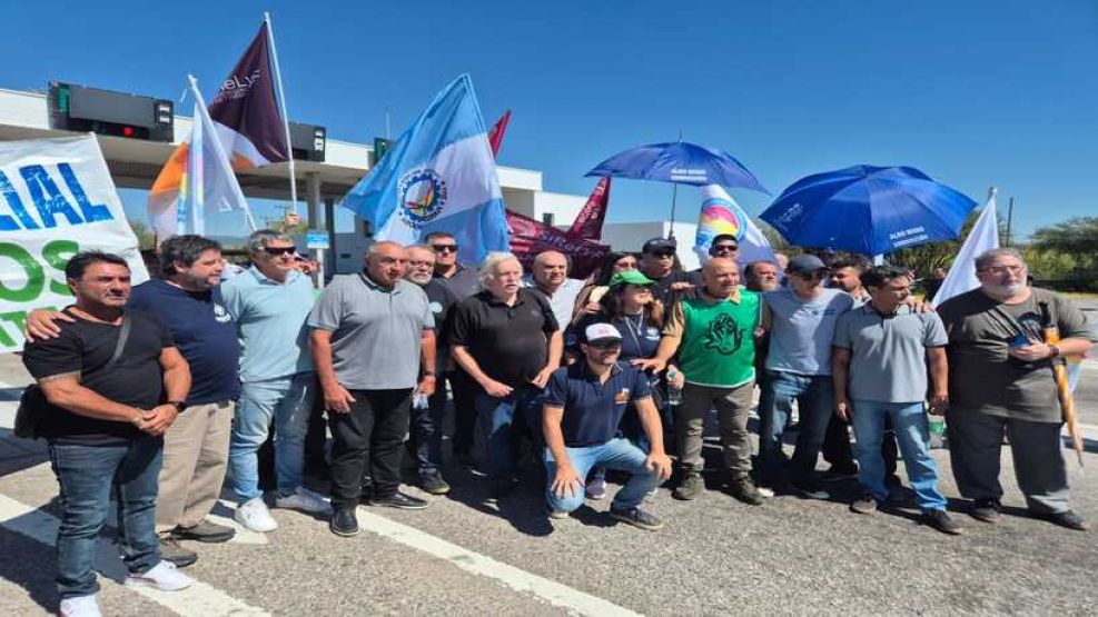 Acción de protesta de gremios en el peaje de Carlos Paz