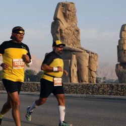 Competidores participan en el 33 Maratón Egipcio, en Luxor, Egipto. | Foto:Xinhua/Ahmed Gomaa