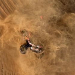 La piloto española Cristina Gutiérrez y el copiloto español Pablo Moreno del Dacia Sandriders se estrellaron en la décima etapa de la 48ª edición del Rally Dakar 2026, entre Bisha y Bisha, Arabia Saudita. | Foto:Giuseppe Cacace / AFP