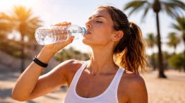 Cuànta agua hay que tomar en verano 