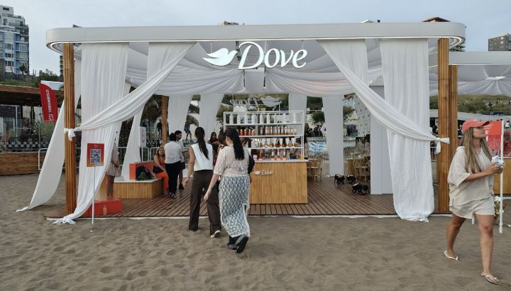 El after beach que necesitabas: música, relax y el secreto para recuperar tu pelo tras un día de playa 