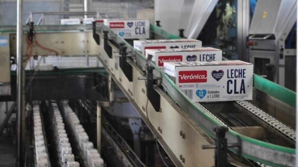 Lácteos Verónica paralizó tres plantas y los trabajadores las tomaron por salarios impagos