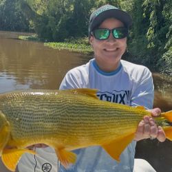 Mejoraron las condiciones en la costa bonaerense y eso favoreció la pesca en algunos puntos. Alejarse de los centros turísticos es clave, siendo la noche un buen plan en muelles y escolleras. 
