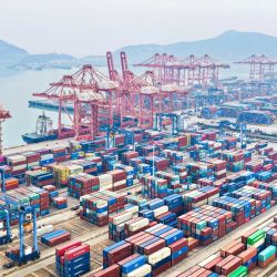 Vista aérea tomada con un dron de una escena en una terminal de contenedores del puerto de Lianyungang, en Lianyungang, en la provincia de Jiangsu, en el este de China. | Foto:Xinhua/Wang Jianmin