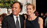 Quién es Miranda Rijnsburger, la esposa de Julio Iglesias que lo defiende de las denuncias: vida en casa separadas y fortuna incalculable