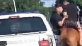 Dos menores fueron capturados tras asaltar a vecinos de Bernal montados a caballo