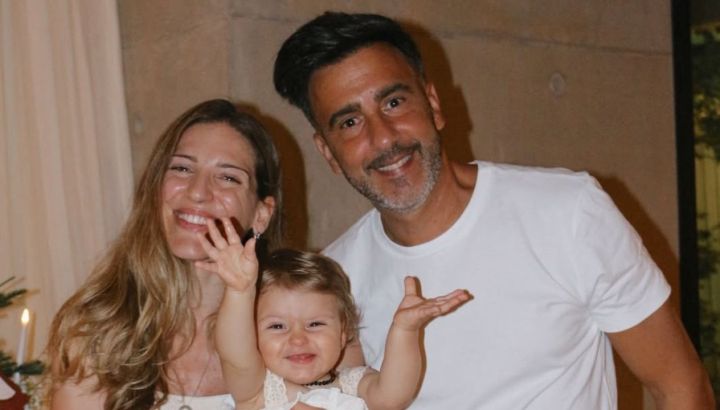 Así fue el primer cumpleaños de Amanda, la hija de Fede Hoppe y Maca Rinaldi: torta para bebés, pelotero gigante y merienda con peluches