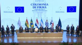 El acto de la firma del acuerdo UE-Mercosur en el Gran Teatro Asunción, en Paraguay.