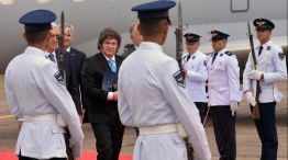 El presidente Javier Milei llegando a Paraguay.