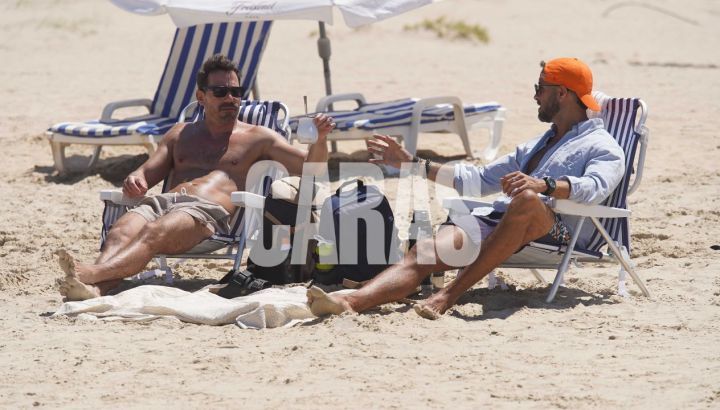 Un ex Gran Hermano presentó a su nuevo novio en las playas de Punta del Este: paseos a orillas del mar y tardes de relax