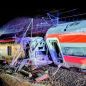 España en shock: descarrilaron dos trenes de alta velocidad y suman 39 los fallecidos y 152 los heridos