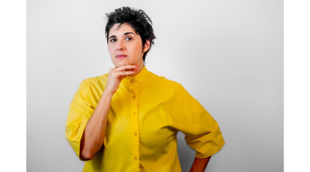 ARIANA CARUSO: Actriz, pedagoga y creadora de un método propio que transforma cuerpo y voz en presencia