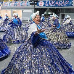 Imagen de miembros de la Escuela de Samba "Aguia de Ouro" participando en un ensayo para el Carnaval 2026, en Sao Paulo, Brasil. | Foto:Xinhua/Paulo Lopes