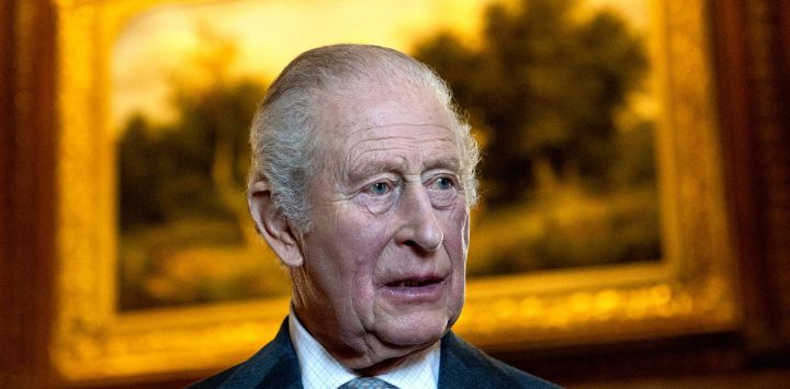 El rey Carlos III de Gran Bretaña asiste a una recepción en el Palacio de Holyroodhouse, Edimburgo, con motivo del Foro de Inversión de Escocia.