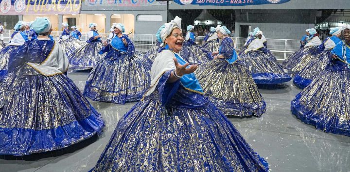 Imagen de miembros de la Escuela de Samba "Aguia de Ouro" participando en un ensayo para el Carnaval 2026, en Sao Paulo, Brasil.