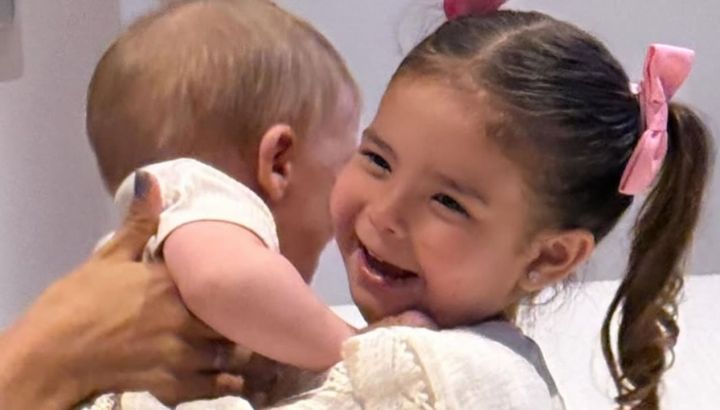 El look match de Sarah Burlando y su sobrino Beltrán en Uruguay