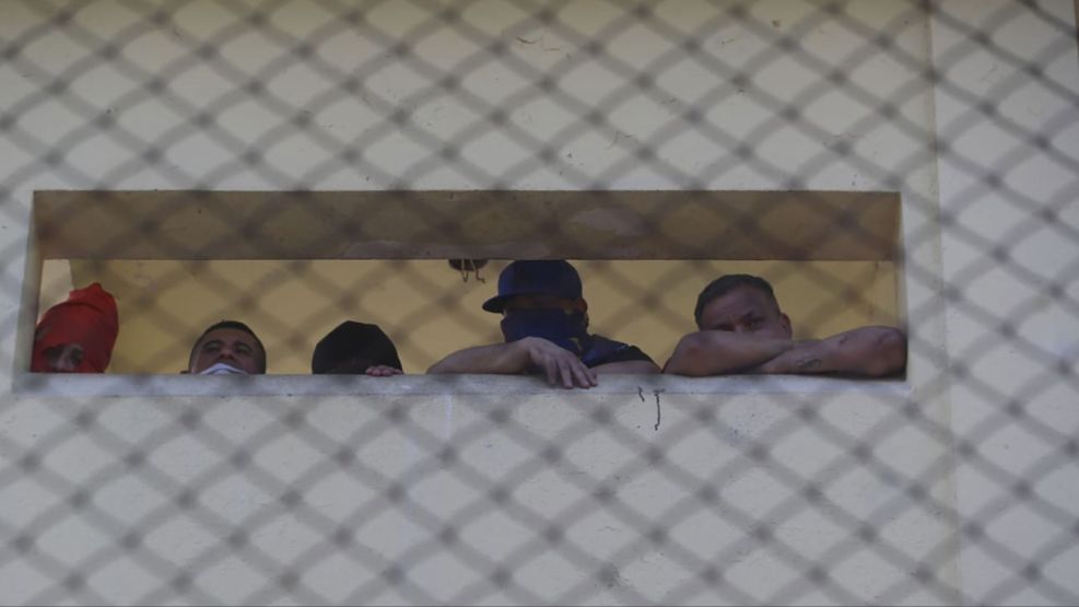 Al menos 46 personas son tomadas como rehenes en motines de cárceles de Guatemala