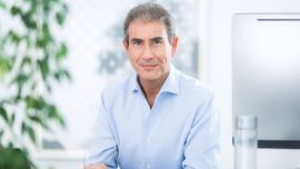 Quién es Maurice Ostro, el influyente emprendedor británico con el que se reunirá Javier Milei en Davos