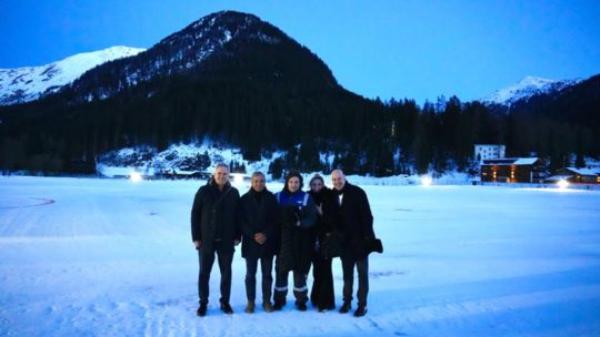 El círculo rojo energético, aliado de Milei en Davos, mientras el establishment insiste con las reformas para invertir