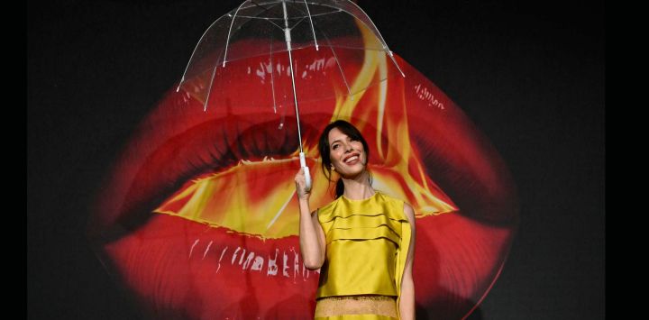 La actriz británica Rebecca Hall asiste a la alfombra roja del estreno italiano de la serie de FX "La Bella" en las Termas de Diocleciano en Roma.