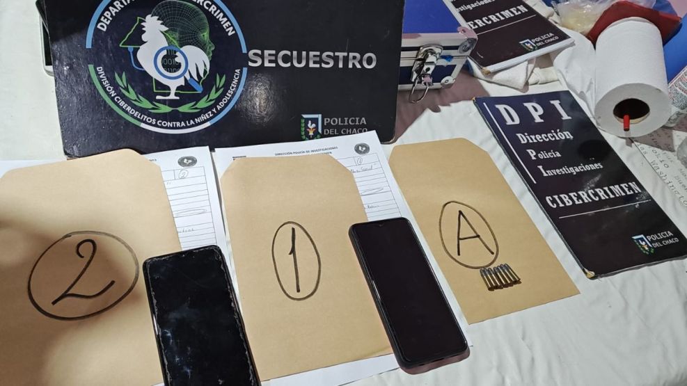 Los dispositivos secuestrados durante el operativo. 