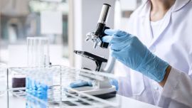 La ANMAT dio de baja dos laboratorios y prohibió la venta de medicamentos de otro: cuáles son y por qué