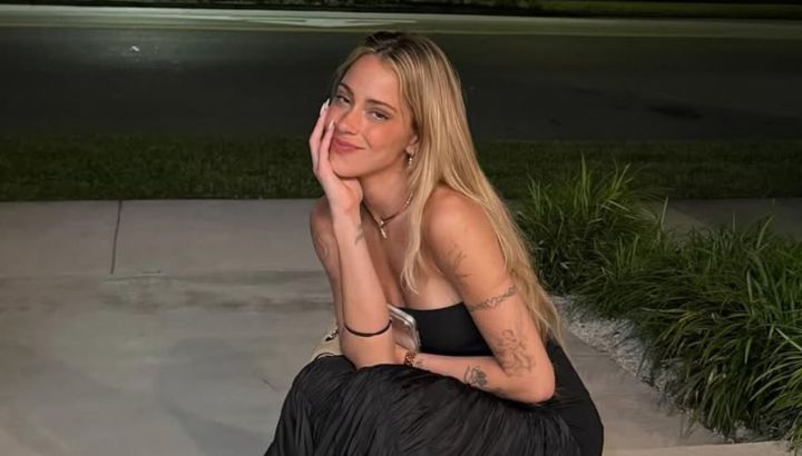 Campera crop deportiva: la apuesta de Tini Stoessel que todas quieren